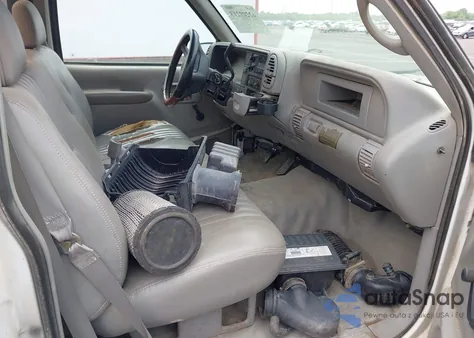 2000 Chevrolet C3500 Chassis from USA, damaged, VIN 1GBGC34R9YF438285